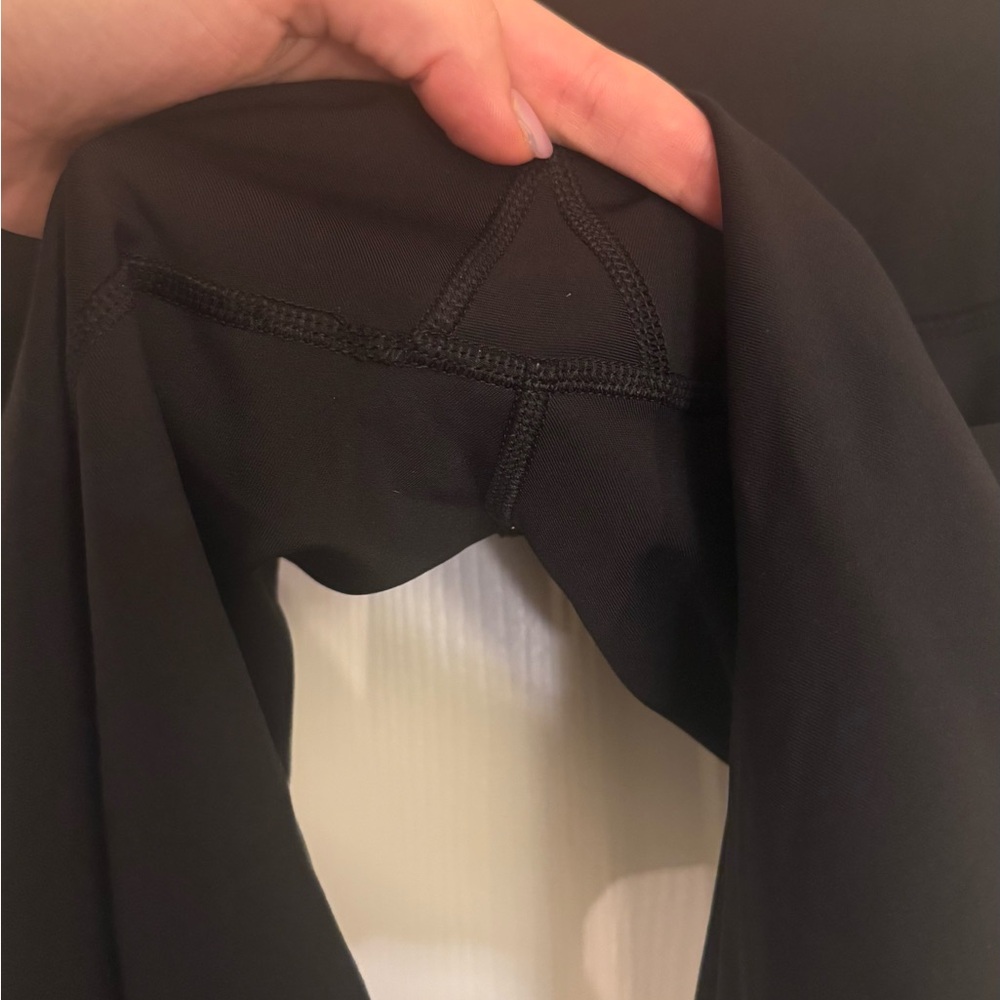 Old navy Active Leggings with Pockets - Picture 2 of 3